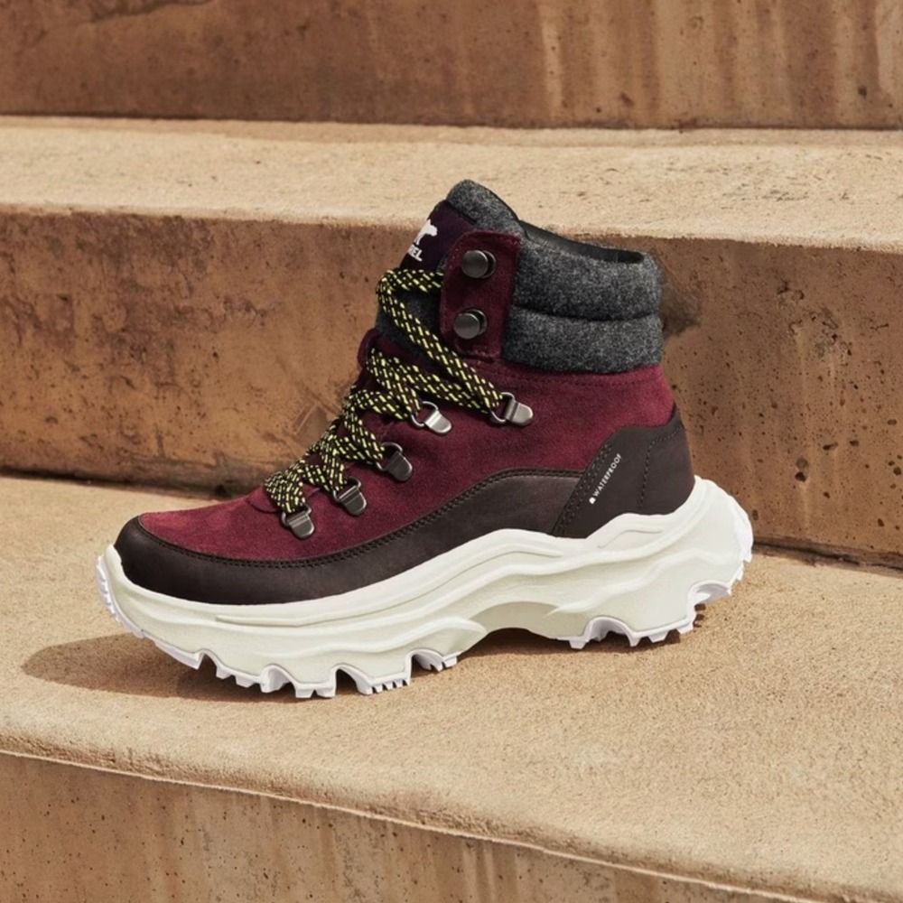 Sorel Kinetic Conquest Waterproof Boot 8.5 Burgundy Insulated Winter Hiking Shoe